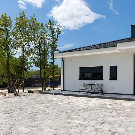 Vanja إيموتسكي