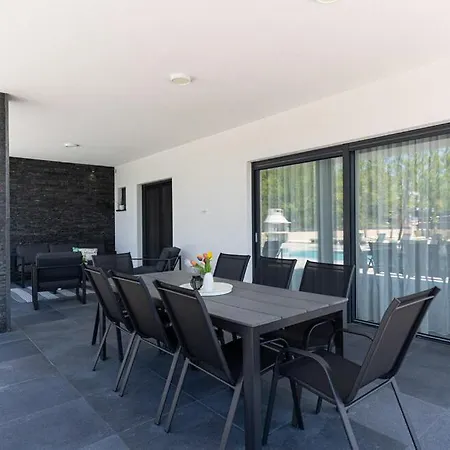 Vanja إيموتسكي