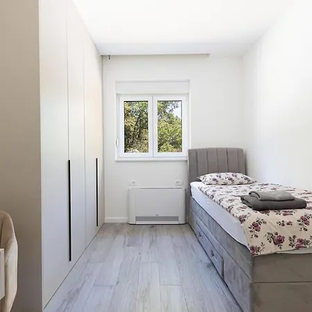 Vanja إيموتسكي