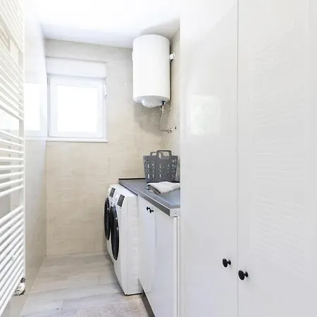 Vanja فيلة إيموتسكي