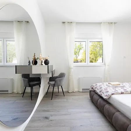 فيلة Vanja إيموتسكي