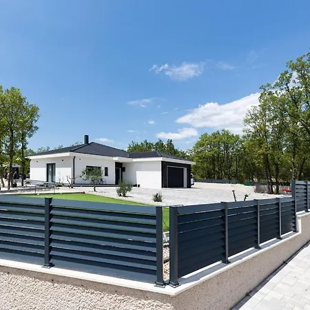 فيلة Vanja إيموتسكي