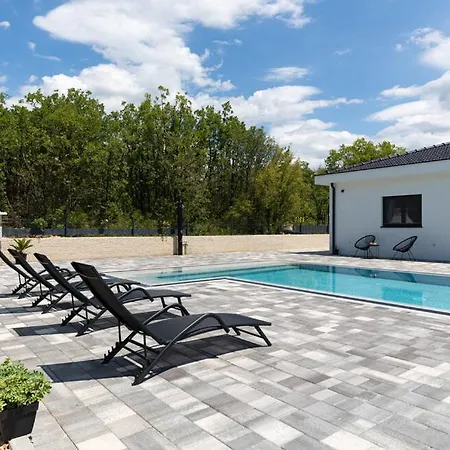 Vanja فيلة إيموتسكي